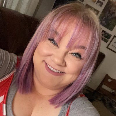 ShauriH's profile picture. mommy. married. merely an idiot trying to write a book 📚❤️