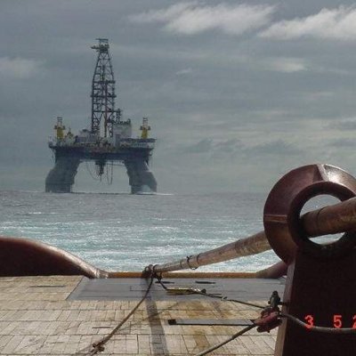 American that grew up in Montana, worked manual jobs until graduated from college with degree in Petroleum Engineering. Career in Oil&Gas, now stock investing.