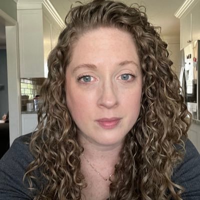 Mrs_H_Roth's profile picture. ✝️ Wife❤️  Mom 💜💙                              Title I Literacy Leader 📖