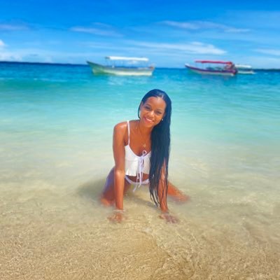 claudiacaicedo8's profile picture.