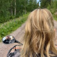 EM (@eeemelieg) 's Twitter Profile