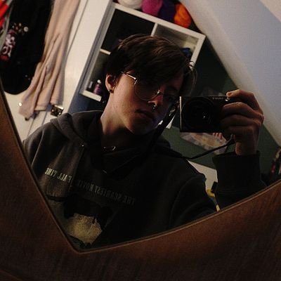 Hellow Internet! 18! He/They (+ Neos)! Northern Ireland (Belfast) based Artist & Amateur photographer #RallyHall #TreeTownSound #Hpiitwt