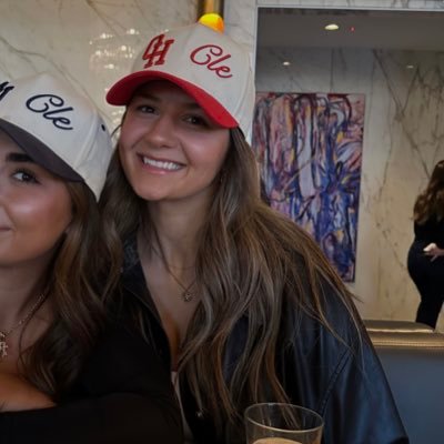 cox11elle's profile picture. 