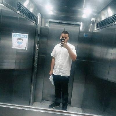 Desenvolvedo Back-end
Java, node.js
(aprendendo Inglês,e sonhando em aprender Alemão.