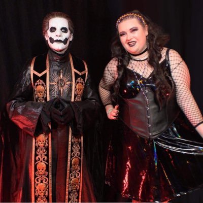 vampire • Papa IV Simp •🌈• never got ciriced but papa once made eye contact with me when doing that thing to the mic stand during ritual • also a swiftie