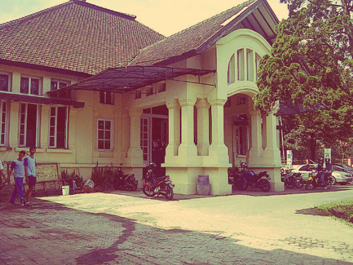 Telkom Tourism School (Formerly know as Sandhy Putra) is the one of tourism school in Bandung.