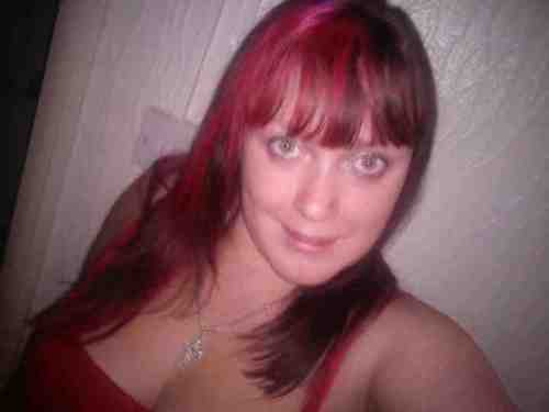 24, welsh, loves partying and walking my dog. hates stuck up people and gping to work!