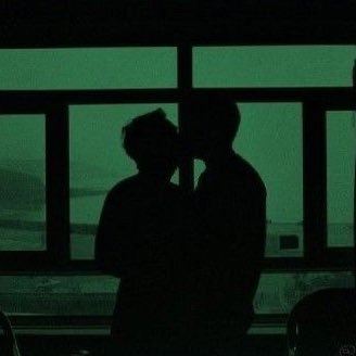 ununsepium's profile picture. a human disaster | 11/22/24 💉