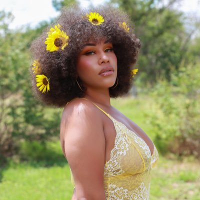 🌻26 ♒️ | 😈🦄| 🛼|💨| SINGLE. I embody that of a butterfly 🦋 beautiful to look at but nearly impossible to catch