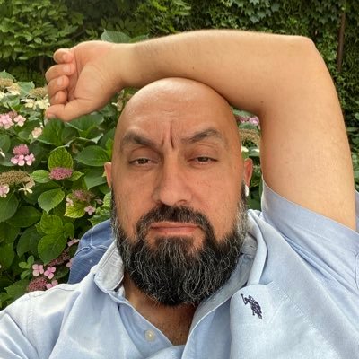 I am a startupper, trainer, dreamer, and community guy. Passionate about creating the future of VR/AR in Language Learning.