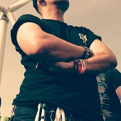 音楽とライブとスポーツが趣味
完全にDD/でんぱ組.inc/MAN WITH A MISSION/SUPER BEAVER/ROTTENGRAFFTY/さよならステイチューン/虹のコンキスタドール/邦&洋ロック/NPB/NFL/NBA/MLB/MOTOGP/スポーツ全般大好き