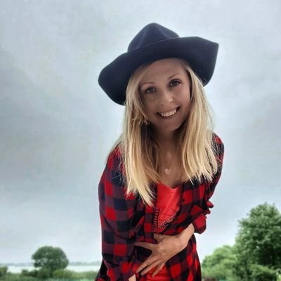 Lunaforeverinmy's profile picture. speech therapist, dogs obsession, zoology is my passion🦮🐴🐖