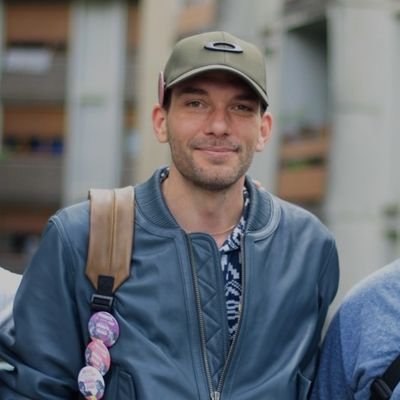 (il/lui) Dépolitiser le réel, c'est le repolitiser au profit de l'oppresseur.
Membre du CN du @PCF, sec fed du @73PCF, membre de @FieresEtRevoPCF #PCF #Lgbtqi+