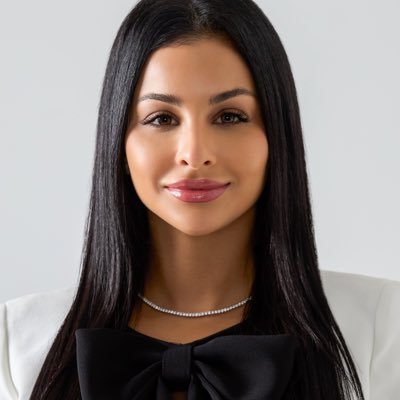 Miami Native - Luxury Real Estate Broker @sothebysrealty in South Florida. Top 1% in the USA. Co-Owner @themiamiguide