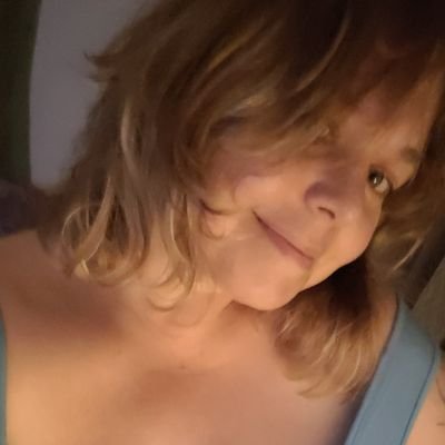 sianglaessner's profile picture. Journalist, writer, translator, editor, mum.