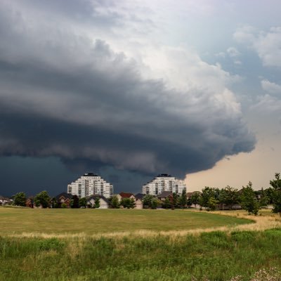 Storm chaser, Habs fan, and lover of natural phenomena