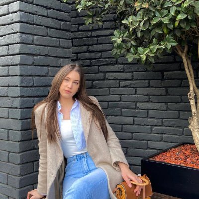 hanzadedenizli's profile picture. Sevgi sabırlıdır, sevgi şefkatlidir. 
Sevgi kıskanmaz, övünmez, böbürlenmez. 
Sevgi kaba davranmaz, kendi çıkarını aramaz.
Sevgi asla son bulmaz.❤️