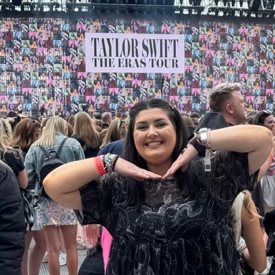 find me at a concert✨ scientist👩🏻🔬 swiftie, army, f1 LH44 CL16 AA23, reader. Eras Tour Dublin & London ✨ Fan account.