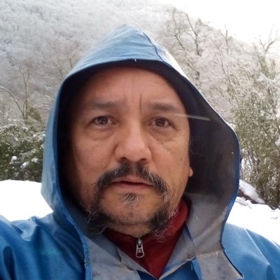 RobertoSanchezB's profile picture. Músico Autodidacta, guitarrista (En calles, en plazas, en circos, en bancos de jardín...) hijo, padre y hermano. Técnico en Computación desde 1992.