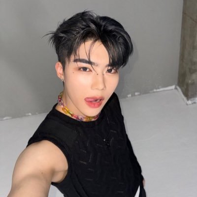 remarkablyee's profile picture. screaming about my kpop boys when i’m not ia | 21
