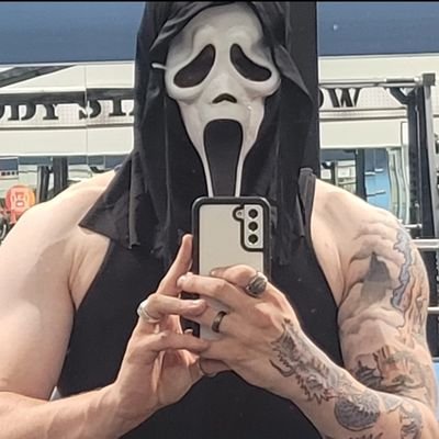 Whats you're favorite scary movie? 🖤
22
NSFW
MDNI❌️⚠️❌️
🇨🇦
Twitch streamer 🎮
Model 😈
Gym bro 💪
Horror fanatic 💀
Book nerd 📚