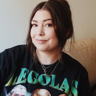 beccathegeminii's profile picture. reader of books | player of games | writer of things | 💫🧚🏼 📖 🍄 🪴 📚 🌙 youtube partner & freelancer | #booktwt & #gamingtwt ✨30-something