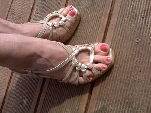 frugalola's profile picture. 