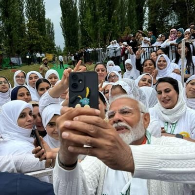 bravokillers's profile picture. Unreserved Hindu, ex defence personnel, fighter, learning Leadership and new Marketing techniques. Expert on everything.