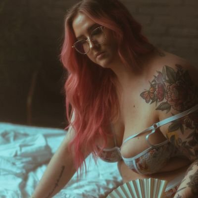 she/they, hairstylist 💇♀️🎨, content creator 📷, dog mom🐕, body politics✨
the good stuff 😜😈 ⤵️