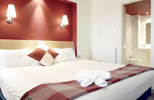 Created in traditional Yorkshire stone, the Holiday Inn Leeds Brighouse Hotel is located in an ideal location for visiting Leeds, Halifax and Huddersfield.