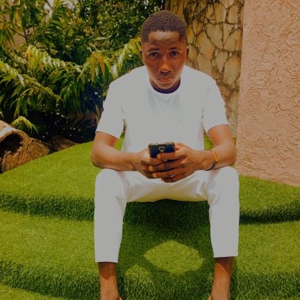 ronngee182545's profile picture. 