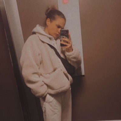 charlottelclv's profile picture. 