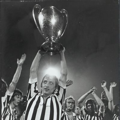 Fino alla Fine ⚪⚫ Juventus FC🇮🇹
Profilo di riserva di @Alex_Cruijff14
Football mentality #CruijffEntanglement