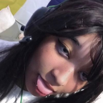 cretincrow's profile picture. 20 yrs old, goofy ass nga the mf in my pfp is NOT me 😭😭