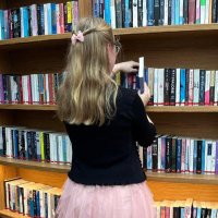 Chloe is writing || 88k ✎ (@readabookxoxo) 's Twitter Profile Photo Chloe is writing || 88k ✎ (@readabookxoxo) 's Twitter Profile Photo