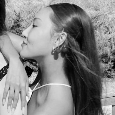 Only here (occasionally) for Hwasa .__________________. Allergic to non twits. {MET HWASA 041221 & 180223}