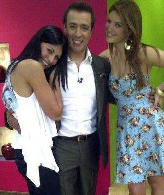 Medio literato..Fiestero..Soltero...Caballero..Ardiente...Jugueton...Amoroso...Y muy complaciente...mmm..Consentidor...