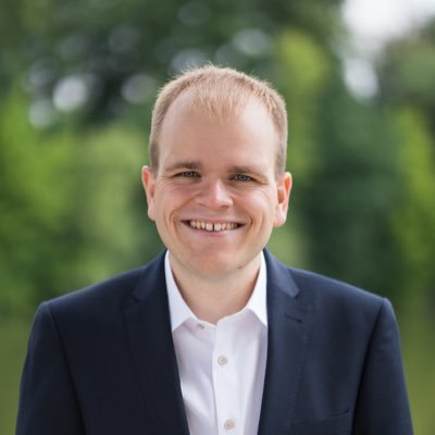 Research Associate @ FÖV Speyer | #firstgen PhD student @BAGSS5 @uni_bamberg_of | #publicservices #localpolitics #energypolicy | more: @threppert
