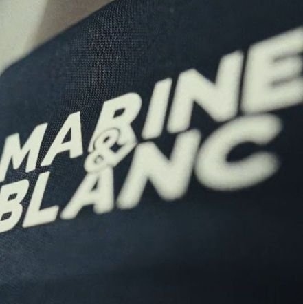 Ma passion pour le FCGB date depuis 1980. Dès ce premier match à Lescure, ce scapulaire s'est ancré en moi, mon sang est devenu marine et blanc ♥️♥️♥️