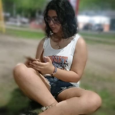 Hola a la persona que este leyendo esto, soy de tauro, soy estudiante estudio arquitectura y me encanta leer tengo 18 años