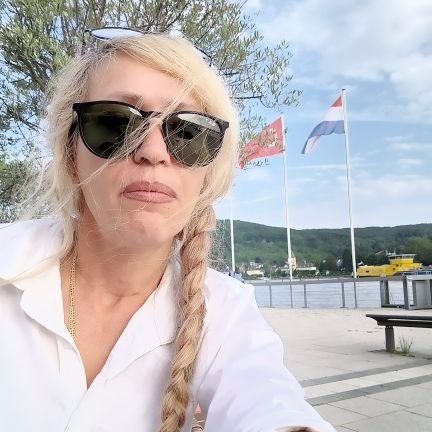 #freiheit.lieberta.iran
Bin Stimme der jenigen, die nicht reden können!!!!!