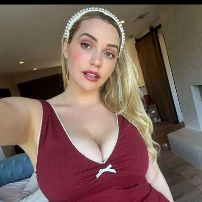 NoraRoll15947's profile picture. A girl with a big smile 😊🥰