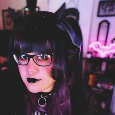 moth, she/they 🖤 𝔞 𝔤𝔦𝔯𝔩 𝔴𝔥𝔬 𝔠𝔞𝔫𝔫𝔬𝔱 𝔟𝔢𝔠𝔬𝔪𝔢 𝔞 𝔭𝔯𝔦𝔫𝔠𝔢𝔰𝔰 𝔦𝔰 𝔡𝔬𝔬𝔪𝔢𝔡 𝔱𝔬 𝔟𝔢𝔠𝔬𝔪𝔢 𝔞 𝔴𝔦𝔱𝔠𝔥 🖤🥀