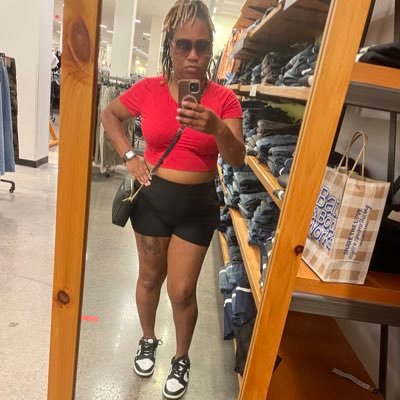 I'm a koo , laid back , goofy , love 2 travel , caring person .