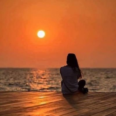 dilanebabilo's profile picture. Çok düşünme sadece eğlenmene bak