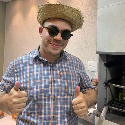 ArthurM2222's profile picture. Rodando rodando,braços esticados,não pode parar continue rodando