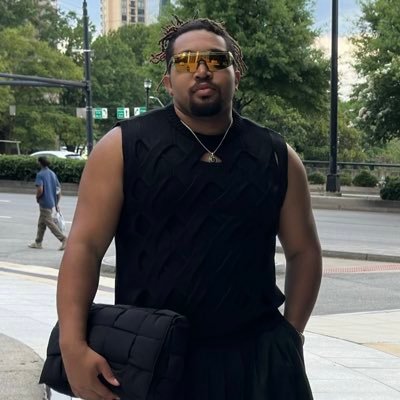 28 • ✍🏾 • fashion, music, art + pop culture • vinyl connoisseur • i’m really just here to laugh.