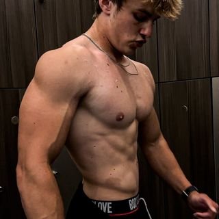 Financial domination/ Alpha Male 🥵💪
5'10 180lbs