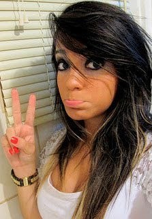 Ela passa é empina , empina , empina , empina !kk