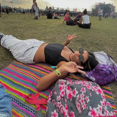 ariana y feminista